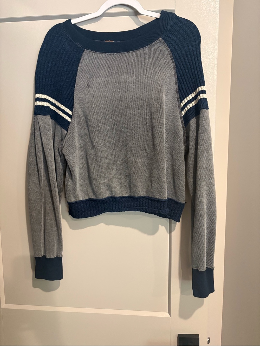 Women’s Two-Tone Raglan Sweatshirt - Navy & White